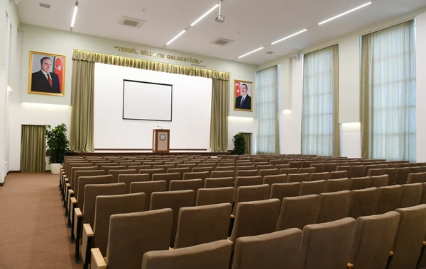 Ильхам Алиев и Мехрибан Алиева на открытии нового здания школы в поселке Гала - ФОТО