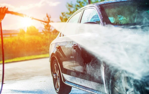 Avtomobil yuyan gənci elektrik cərəyanı vuraraq öldürdü