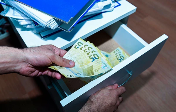 Yüz minlərlə manat rüşvətə görə həbs edilən sabiq icra başçısından xəbər var
