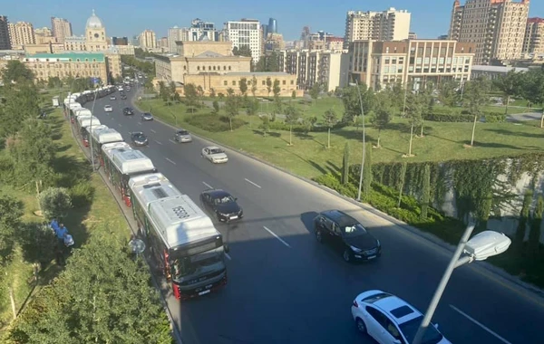 Metronun qarşısından hərəkət edəcək əlavə avtobuslar xəttə buraxılır