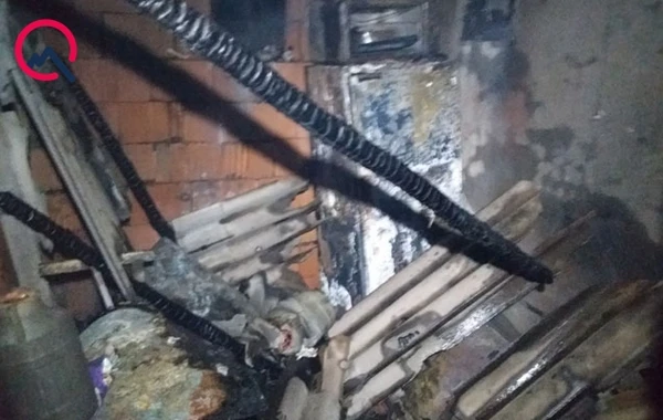Qax sakini yaşadığı evi yandırdı - FOTO