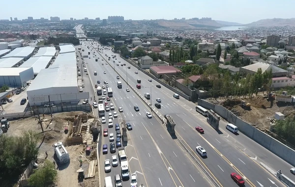 Tıxac olmasın deyə Xırdalandakı söküntü gecə aparıldı - FOTO