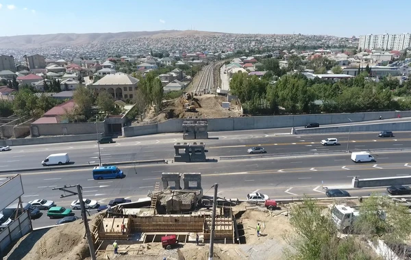 Tıxac olmasın deyə Xırdalandakı söküntü gecə aparıldı - FOTO