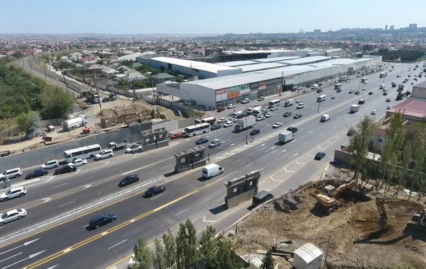 Tıxac olmasın deyə Xırdalandakı söküntü gecə aparıldı - FOTO