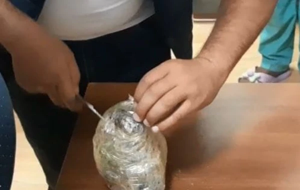Polis qadını külli-miqdarda narkotiklə yaxaladı - FOTO