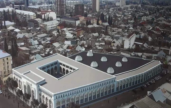 Elmar Vəliyevin sökdürdüyü bazar yenidən tikilir - FOTO