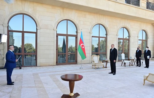 Azərbaycan Prezidenti iki səfirin etimadnaməsini qəbul edib - FOTO