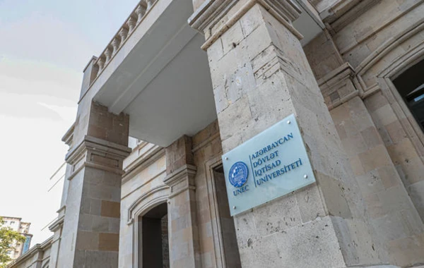 Ильхам Алиев и Мехрибан Алиева на открытии заново отстроенного корпуса UNEC - ФОТО