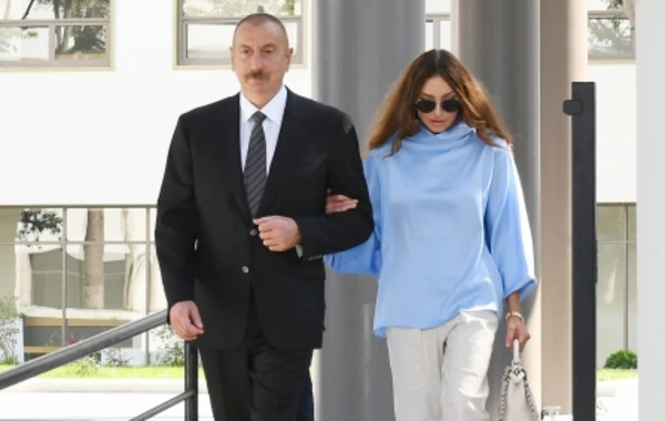 İlham Əliyev və Mehriban Əliyeva UNEC-in yenidən inşa olunan korpusunun açılışında - VİDEO - YENİLƏNİB