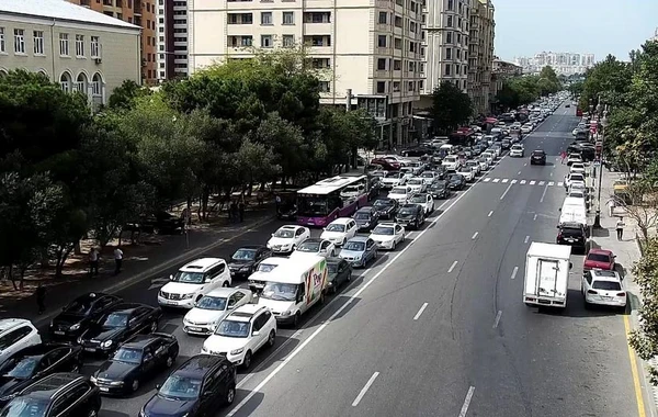 Bakının Həsən Əliyev küçəsindən Azadlıq prospektinə giriş bağlanıb - FOTO