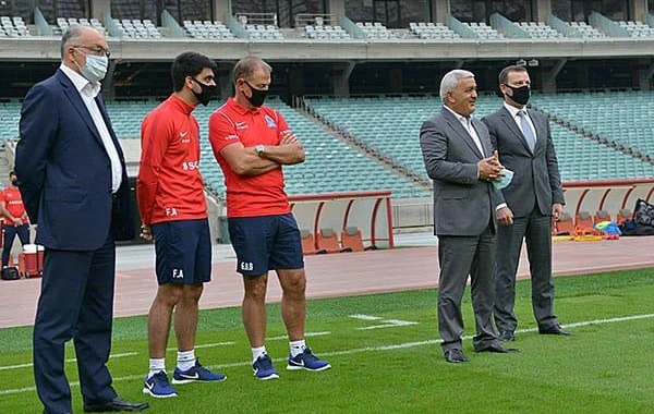Rövnəq Abdullayev milli komanda ilə görüşüb - FOTO