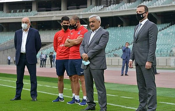 Rövnəq Abdullayev milli komanda ilə görüşüb - FOTO