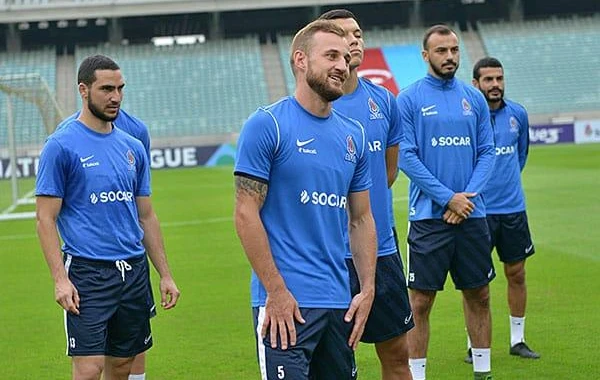 Rövnəq Abdullayev milli komanda ilə görüşüb - FOTO