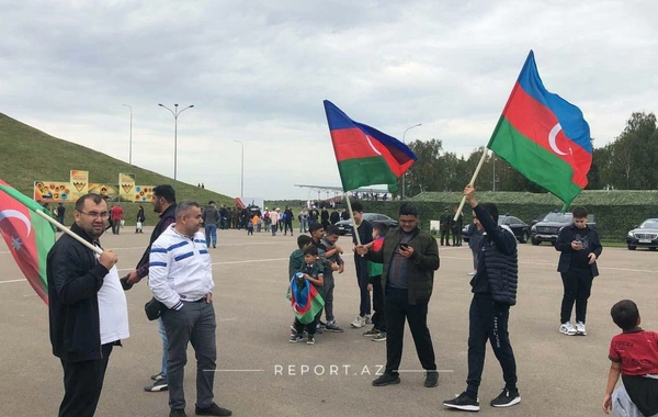 Zakir Həsənov Moskvada Azərbaycan stendinə baxış keçirib