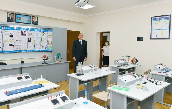Prezident məktəbin yeni korpusunun açılışında - FOTO