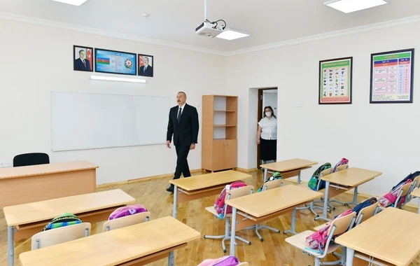 Prezident məktəbin yeni korpusunun açılışında - FOTO