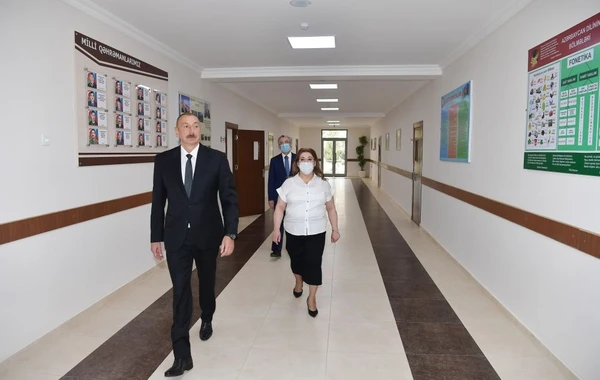Prezident məktəbin yeni korpusunun açılışında - FOTO
