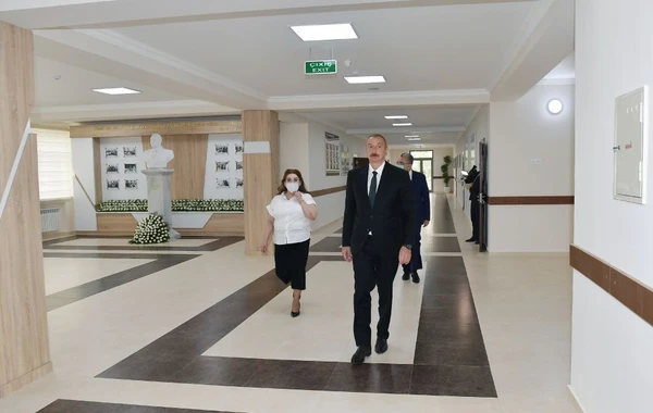 Prezident məktəbin yeni korpusunun açılışında - FOTO