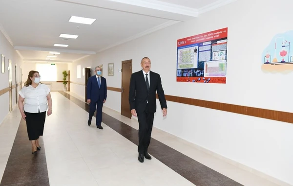 Prezident məktəbin yeni korpusunun açılışında - FOTO