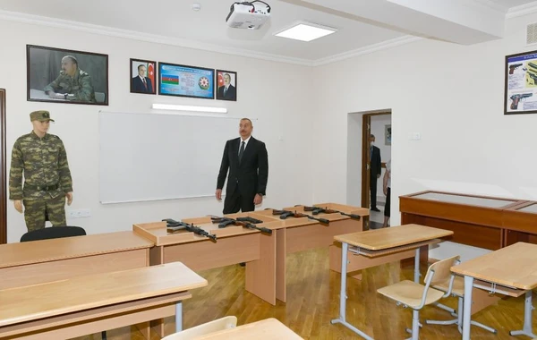 Prezident məktəbin yeni korpusunun açılışında - FOTO