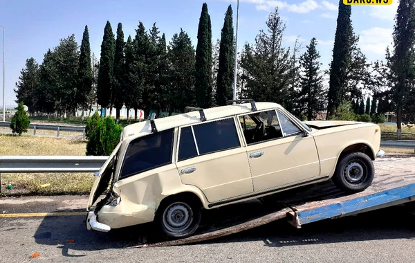 “Azərsu”nun avtomobili qəzaya düşdü - Xəsarət alanlar var - FOTO