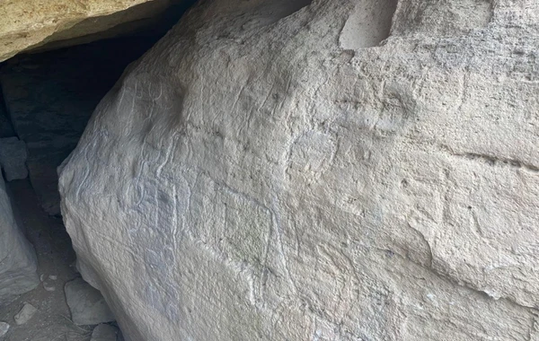 Bakıda bu abidənin ətrafındakı qanunsuz hasarlar söküldü - FOTO