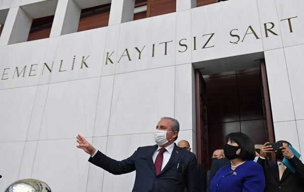 Sahibə Qafarova TBMM-in binasının bombalanmış hissəsi ilə tanış olub (FOTO)