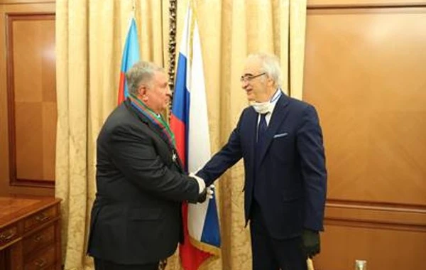 Səfir Polad Bülbüloğlu "Rosneft"in rəhbərinə "Dostluq" ordenini təqdim edib - FOTO
