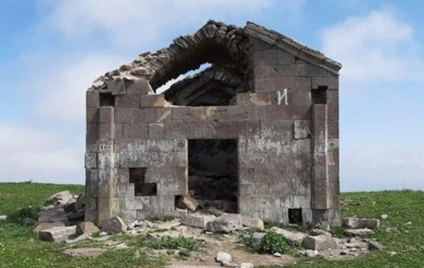 Azərbaycanda daha bir tarixi abidə dağılmaq üzrədir - FOTO
