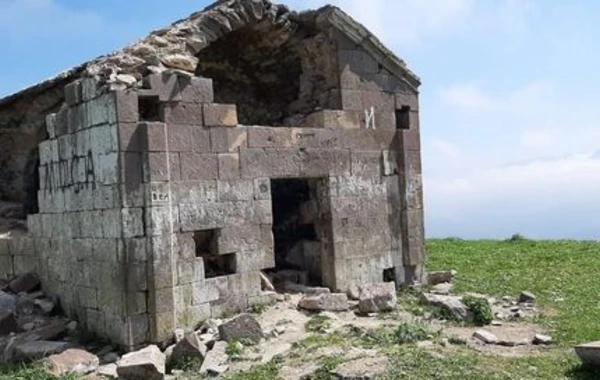 Azərbaycanda daha bir tarixi abidə dağılmaq üzrədir - FOTO