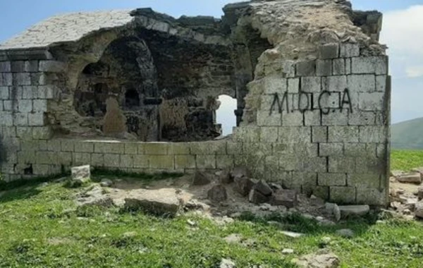 Azərbaycanda daha bir tarixi abidə dağılmaq üzrədir - FOTO