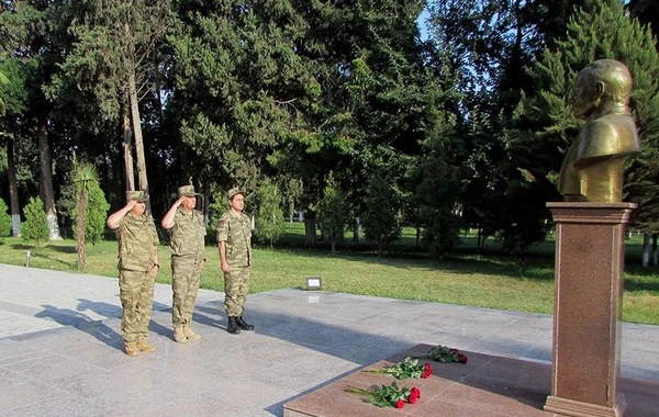 Prezidentin köməkçisi ön cəbhəyə getdi - FOTO