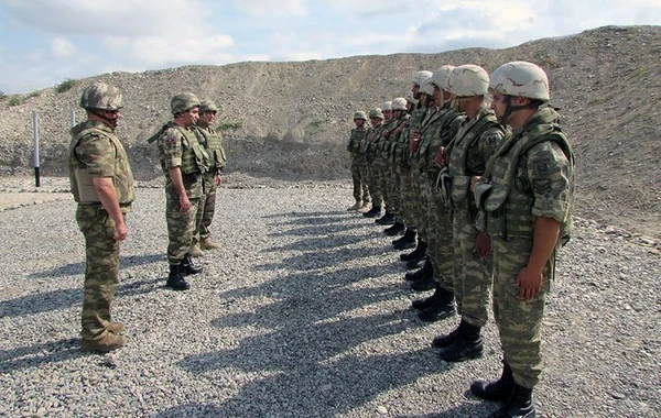 Prezidentin köməkçisi ön cəbhəyə getdi - FOTO