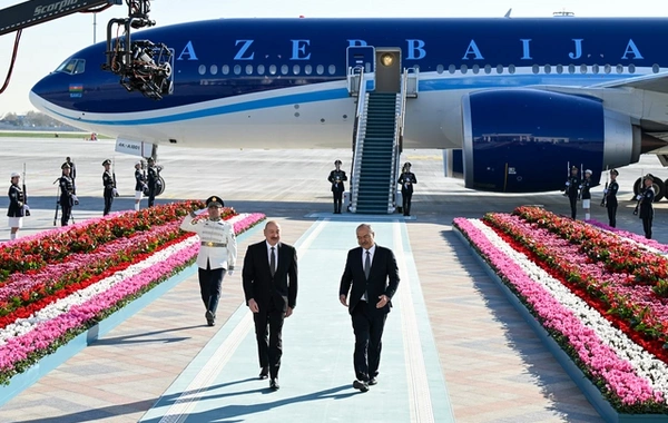 Президент Ильхам Алиев прибыл с визитом в Узбекистан