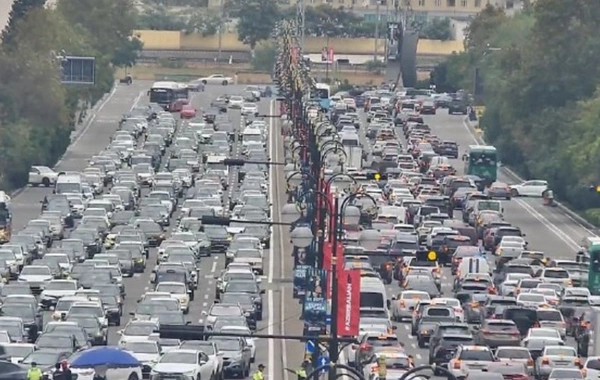 Bakıda 14 istiqamətdə tıxac var - SİYAHI