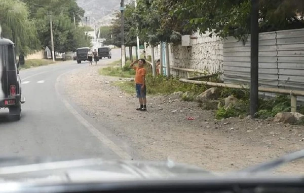 Generaldan hərbi salamı ilə sosial şəbəkədə məşhurlaşan məktəbliyə jest - FOTO