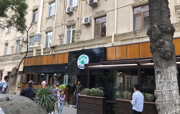 Пожар в ресторане в центре Баку - ФОТО