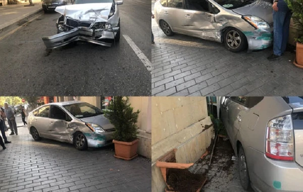 Bakının mərkəzində avtomobil mağazaya çırpılıb - FOTO