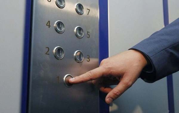 “Amrahbank”ın keçmiş sahibinin qaynının qatili müşahidə kameralarına düşüb - TƏFƏRRÜAT