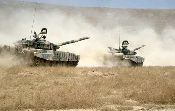 Müdafiə Nazirliyi: Azərbaycan Ordusuna məxsus 3 tank, 2 helikopterin vurulaması yalandır