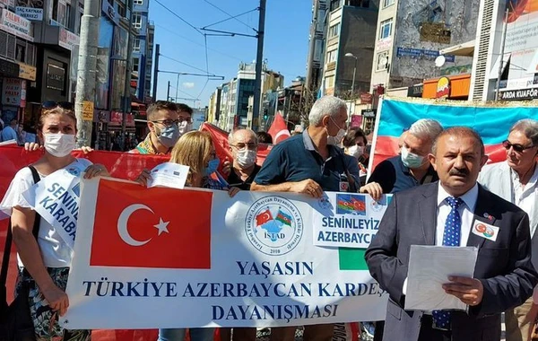 В Стамбуле прошла акция в поддержку Азербайджана