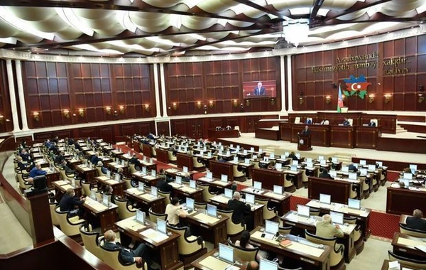 Milli Məclisin növbəti iclası başladı