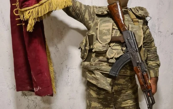 Азербайджанская армия захватила боевое знамя армянского батальона - ФОТО