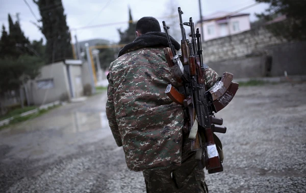 Cəbhədə geri çəkilən Paşinyan yenə yalvarmağa başladı