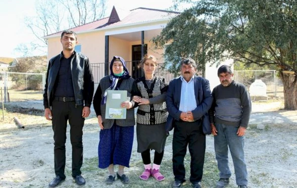 Şəhid ailələri və Qarabağ müharibəsi əlillərinə növbəti evlər təqdim edilib - FOTO