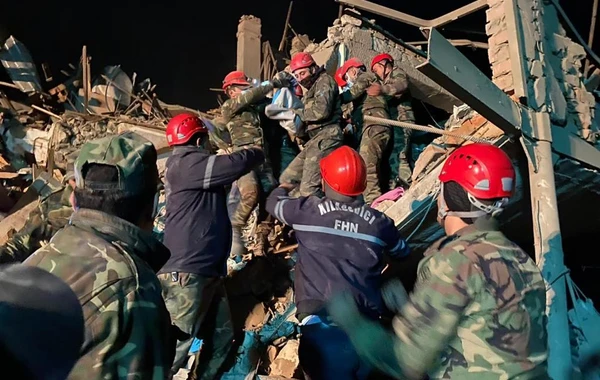 Gəncədə dağıntılar altından xəsarət almış 17 nəfər çıxarılıb - FOTO
