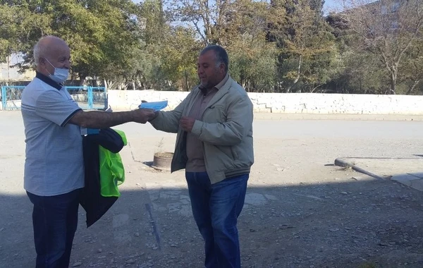Qaradağdakı reydlər zamanı əhaliyə tibbi maskalar paylanılır - FOTO
