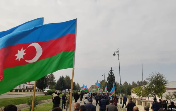 Вынужденные переселенцы из Ходжавенда провели "Знаменный марш"