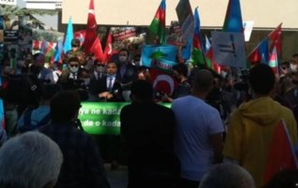 Soydaşlarımız Ankarada Fransa səfirliyinin qarşısında aksiya keçirib - FOTO