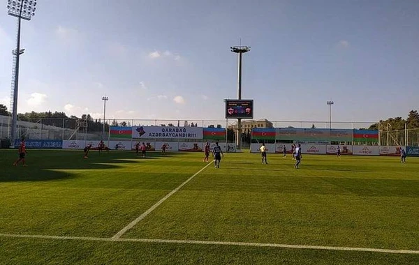 “Qarabağ” və “Qəbələ” klubları meydana xüsusi pankartla çıxıb: “Əmrinizdəyik, cənab Ali Baş Komandan”